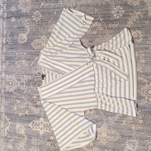 Cute Ann Taylor Factory Top - Picture 1 of 5